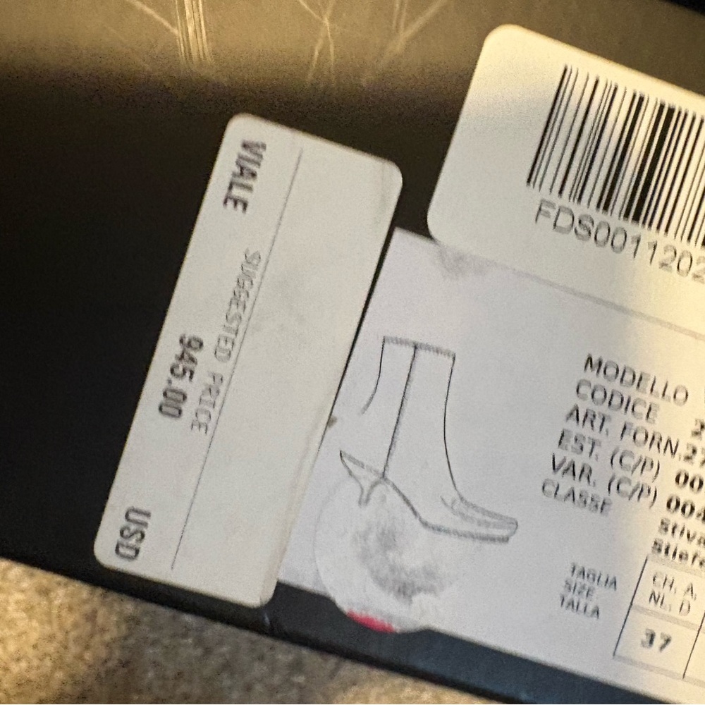 Sports Max Viale Boots. Size 37 US Size 7. 100% Leather. New In Box. MSRP $945 - Picture 10 of 10